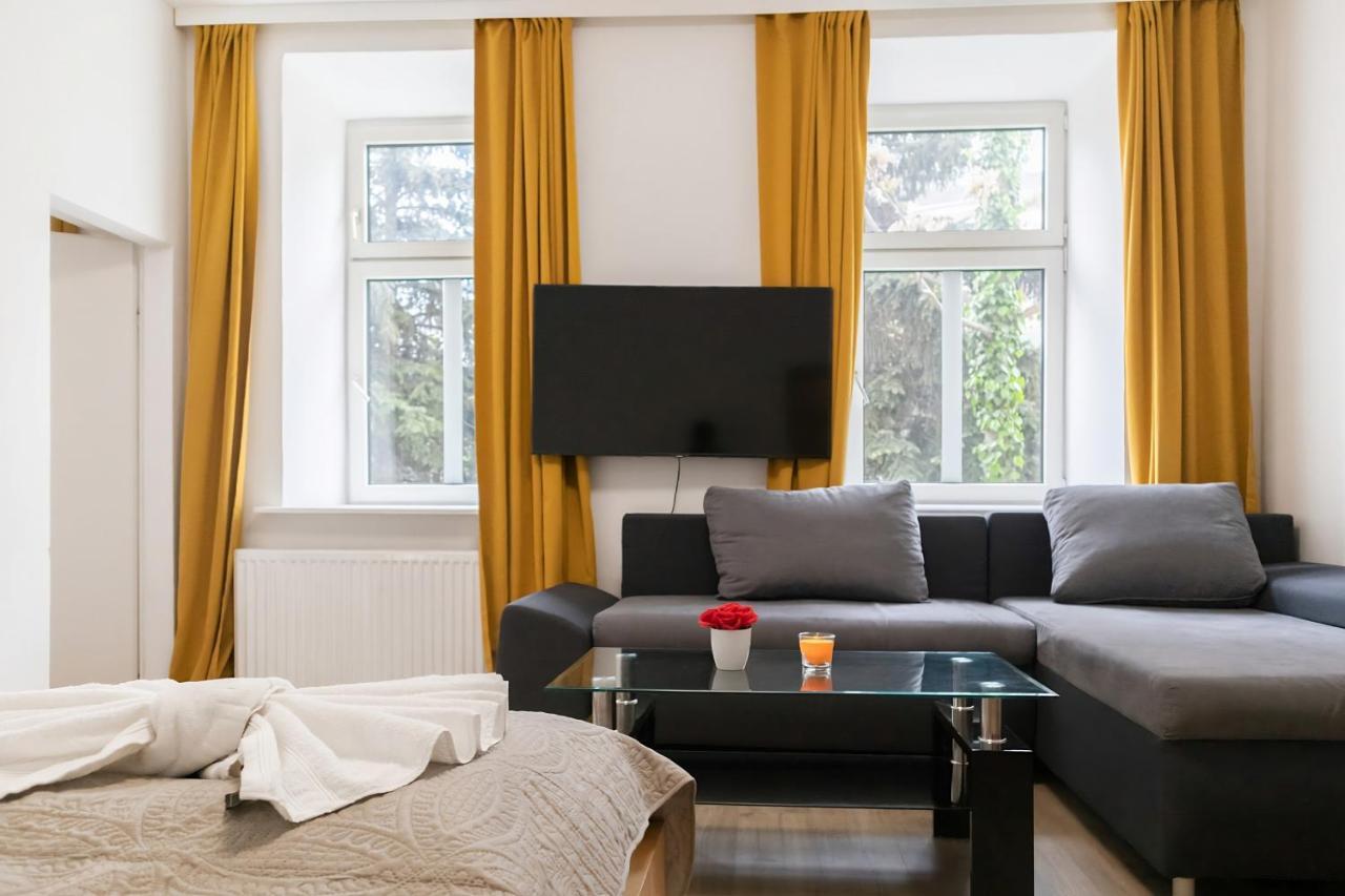 Spacious & Pleasent 2br Apt. Near Milenium Tower Apartamento *